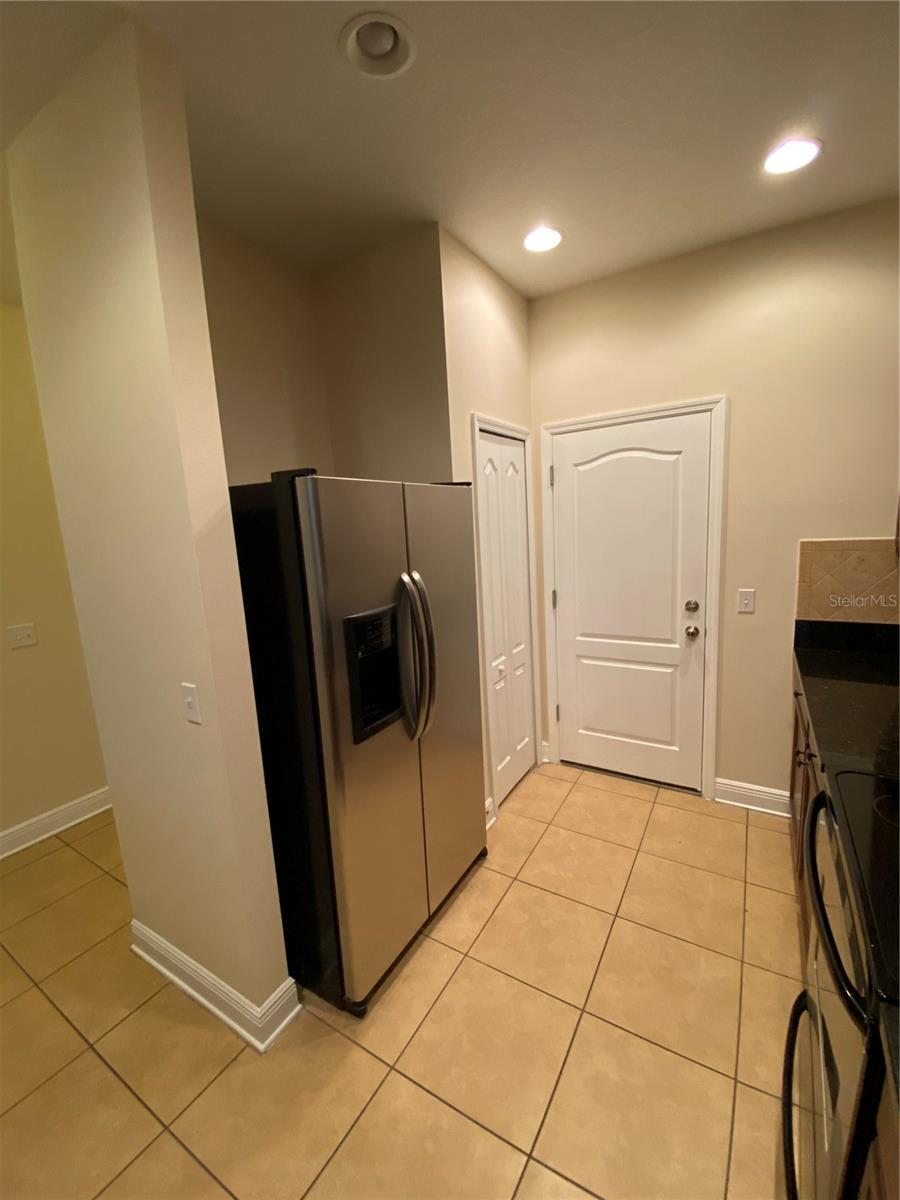 RESERVE/MDW LAKE A-I K M O Q T - Residential Lease