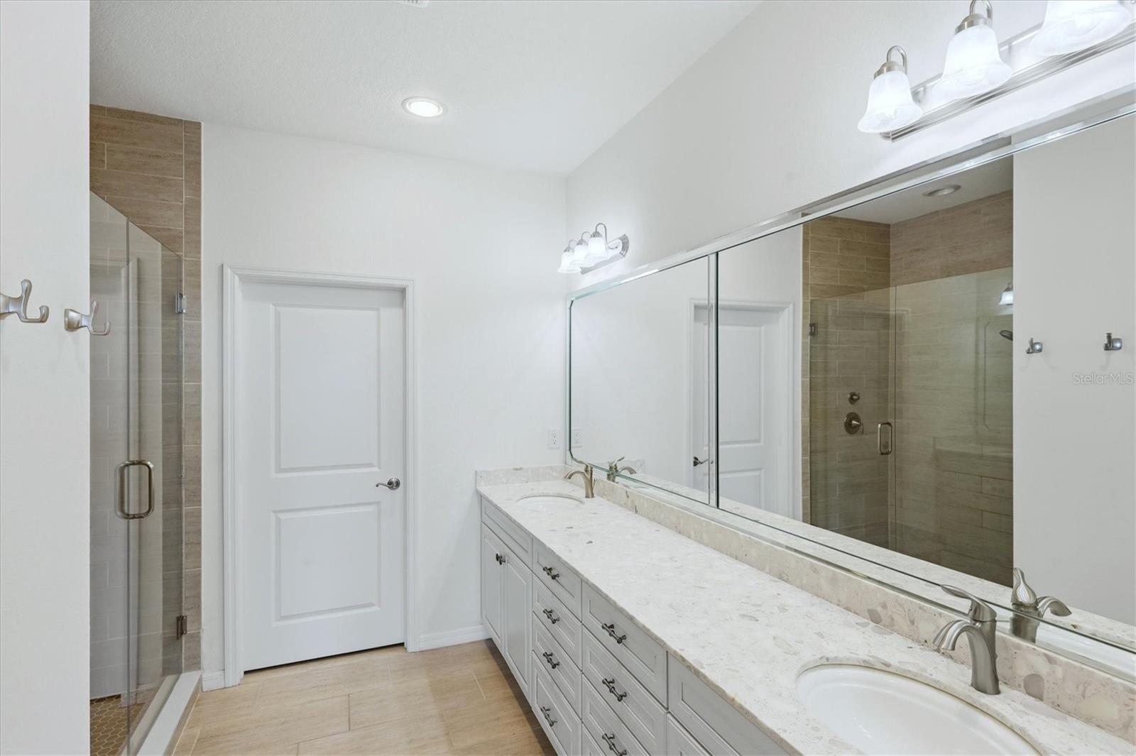 OAK RUN III/SARASOTA NATIONAL - Residential