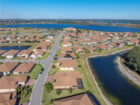 A home in WINTER HAVEN