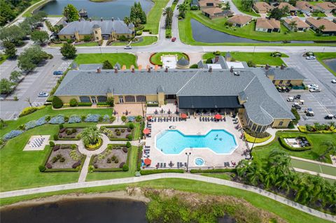 A home in WINTER HAVEN