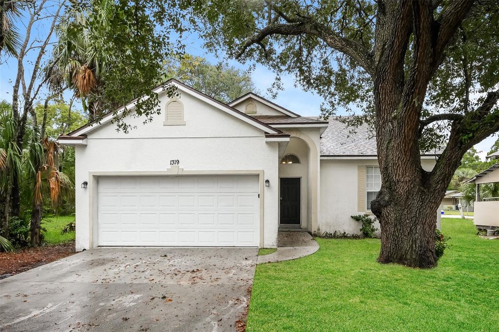 Photo of 1319 S Persimmon Avenue, Sanford, FL 32771 (MLS # O6349739)