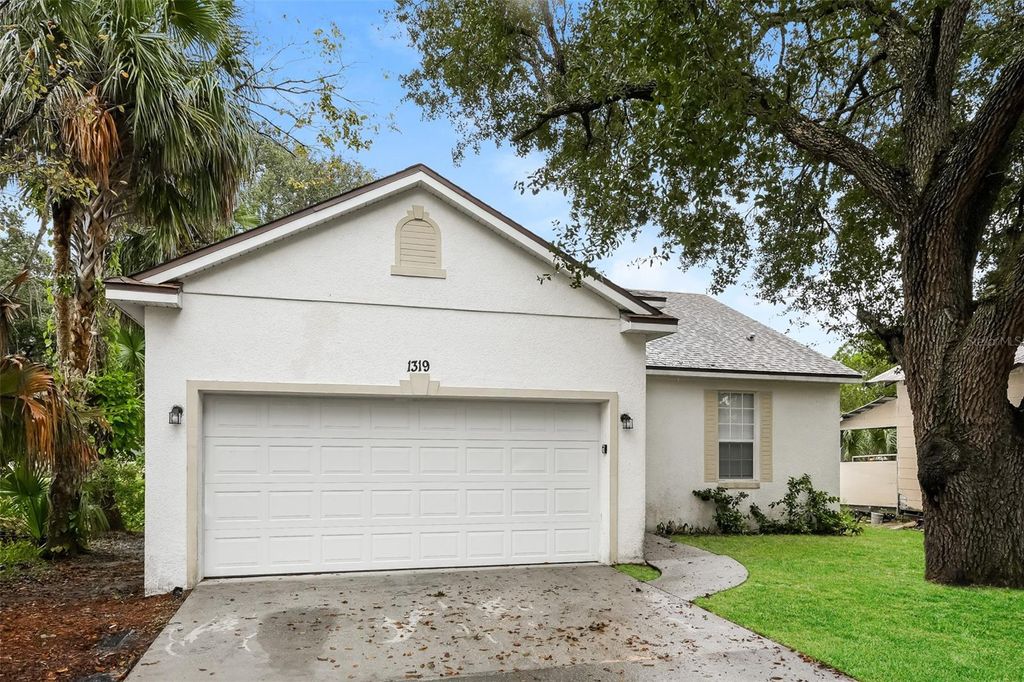 Photo of 1319 S Persimmon Avenue, Sanford, FL 32771 (MLS # O6349739)