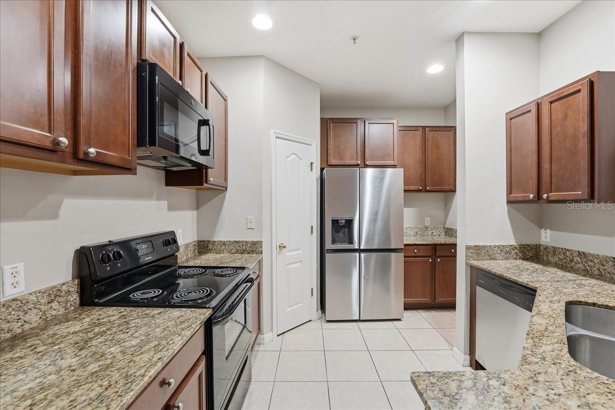 OVERLOOK/PARKSIDE CONDO - Residential Lease