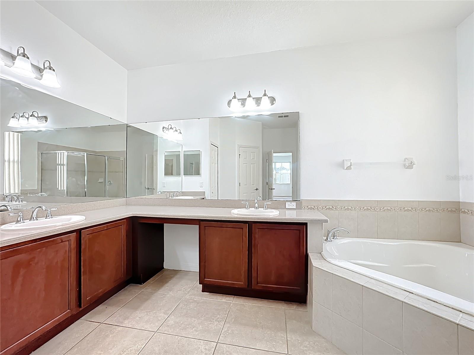 BELLALAGO PH 4P - Residential Lease