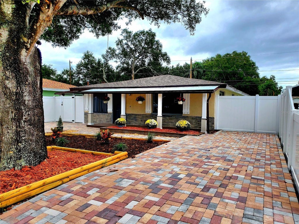 Photo of 511 2nd Avenue NE, Largo, FL 33770 (MLS # TB8561092)