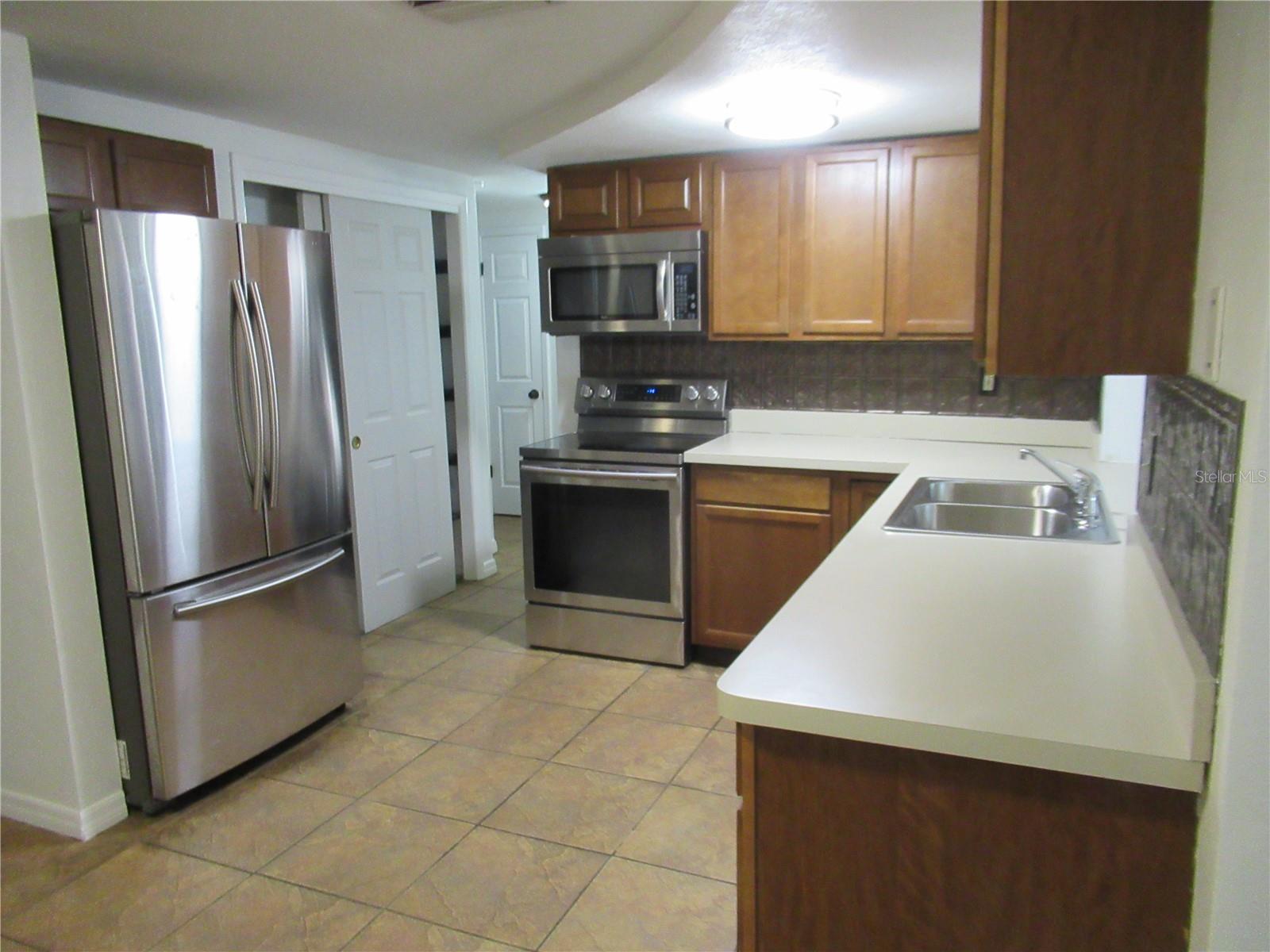 BEACON SQUARE UNIT 21-B PB 11 PG 4 LOT 2582 - Residential