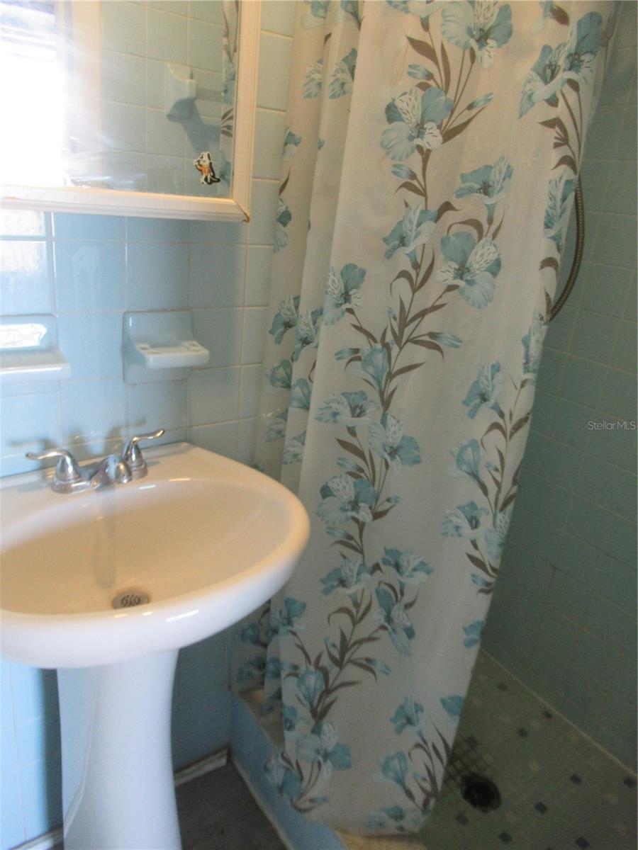 BEACON SQUARE UNIT 21-B PB 11 PG 4 LOT 2582 - Residential