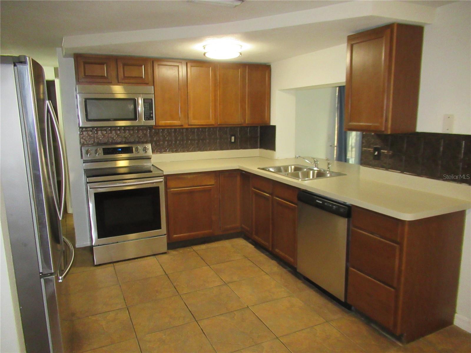 BEACON SQUARE UNIT 21-B PB 11 PG 4 LOT 2582 - Residential