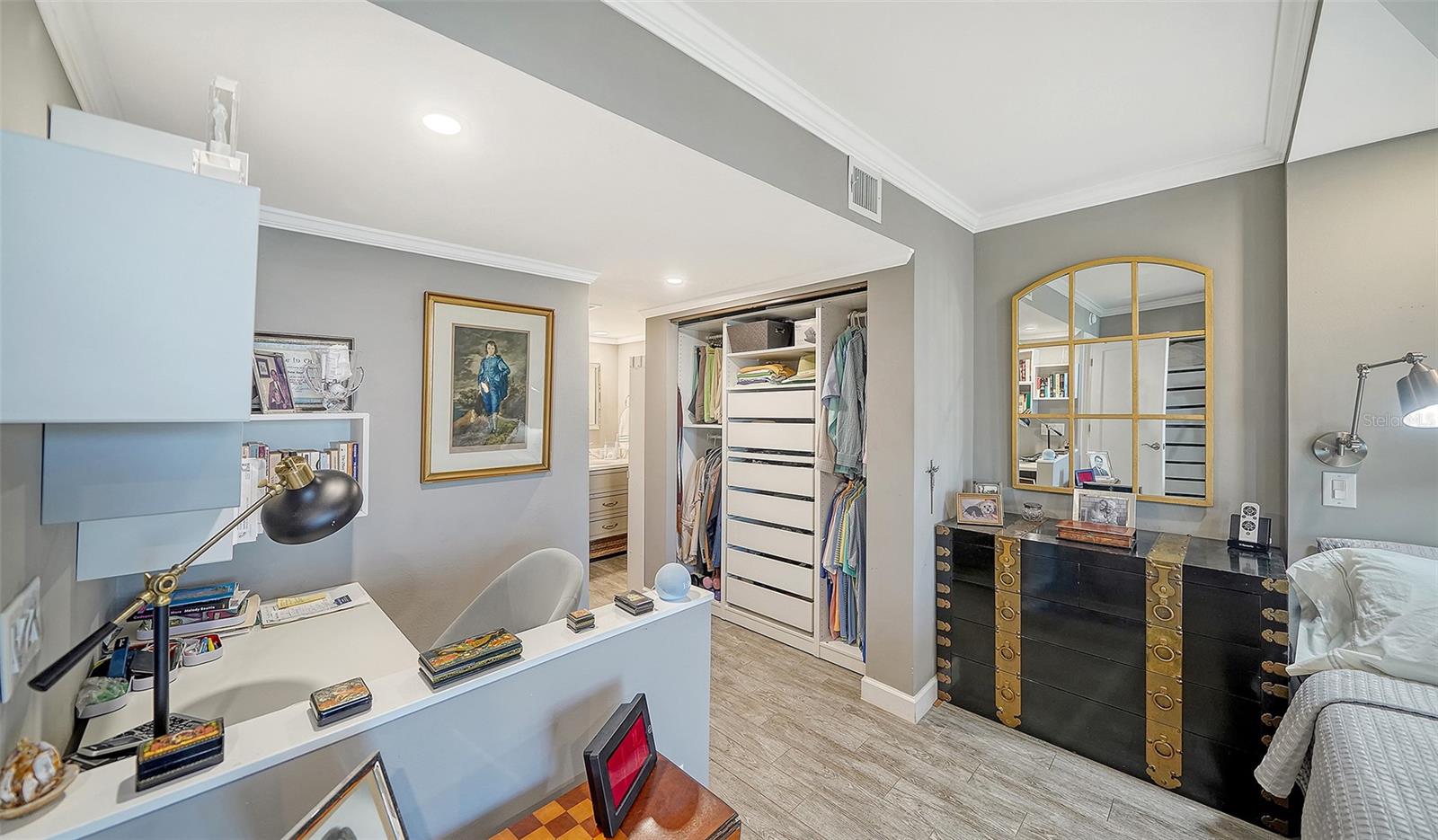 ESSEX HOUSE - Residential