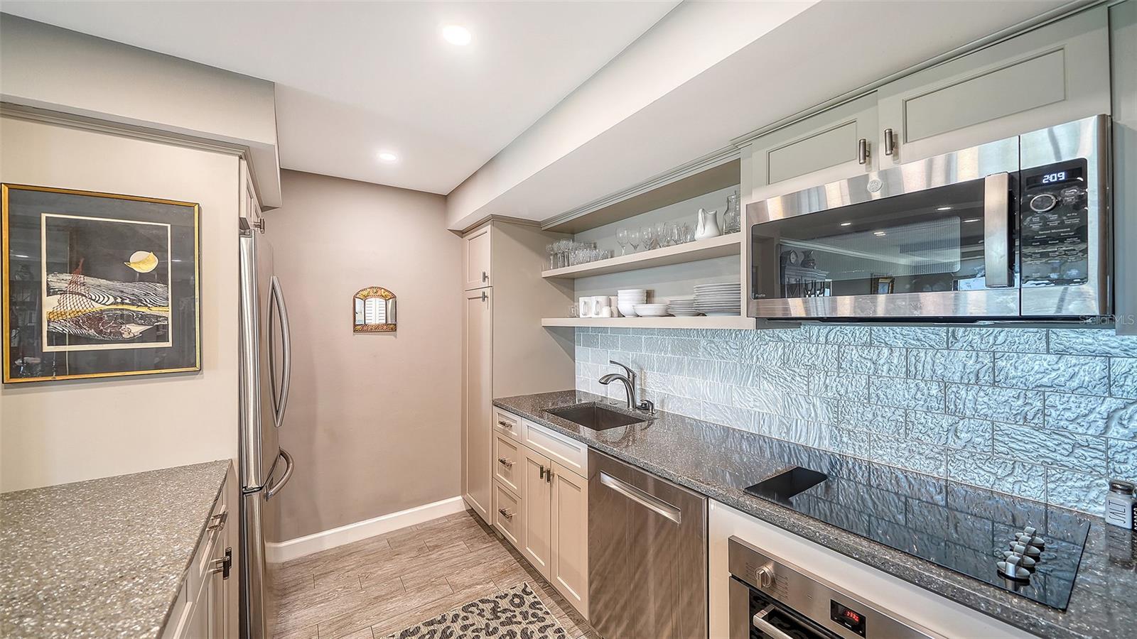 ESSEX HOUSE - Residential