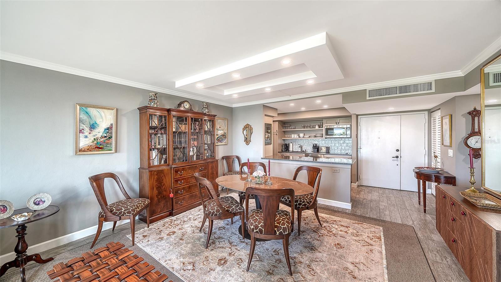 ESSEX HOUSE - Residential