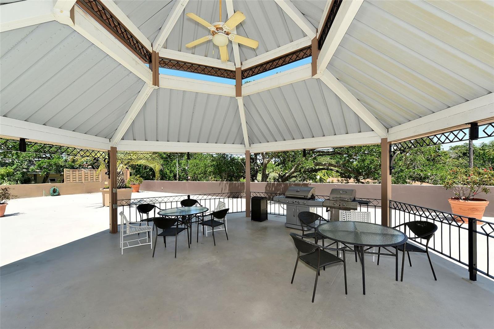 ESSEX HOUSE - Residential