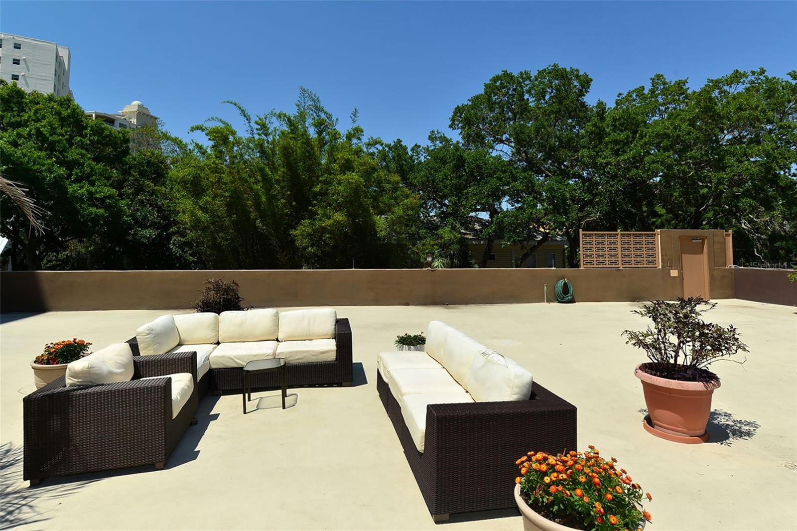 ESSEX HOUSE - Residential