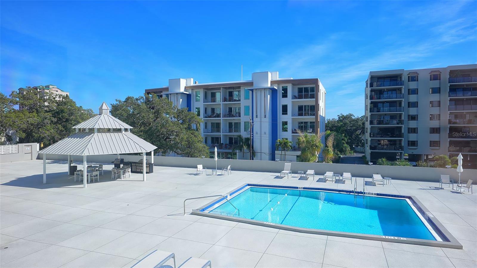 ESSEX HOUSE - Residential