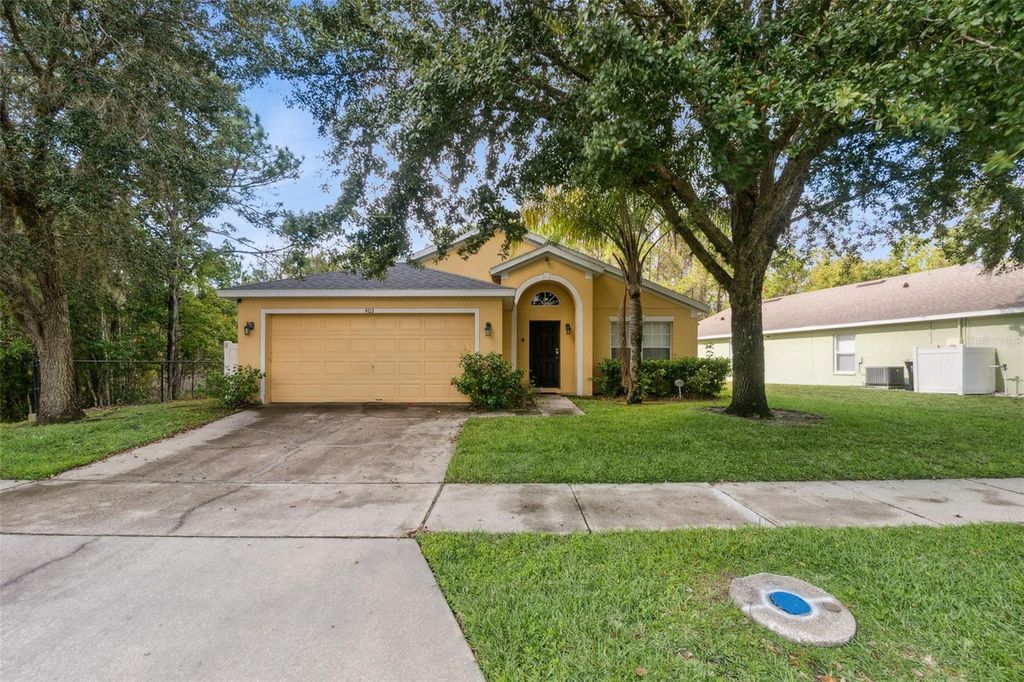 Photo of 403 Sandy Ridge Drive, Davenport, FL 33896 (MLS # S5137565)