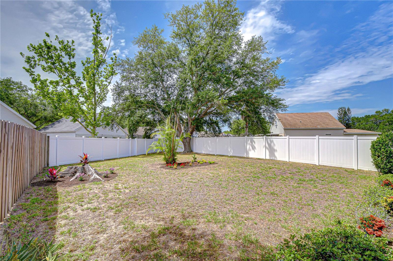 1721 TROPICANA WAY