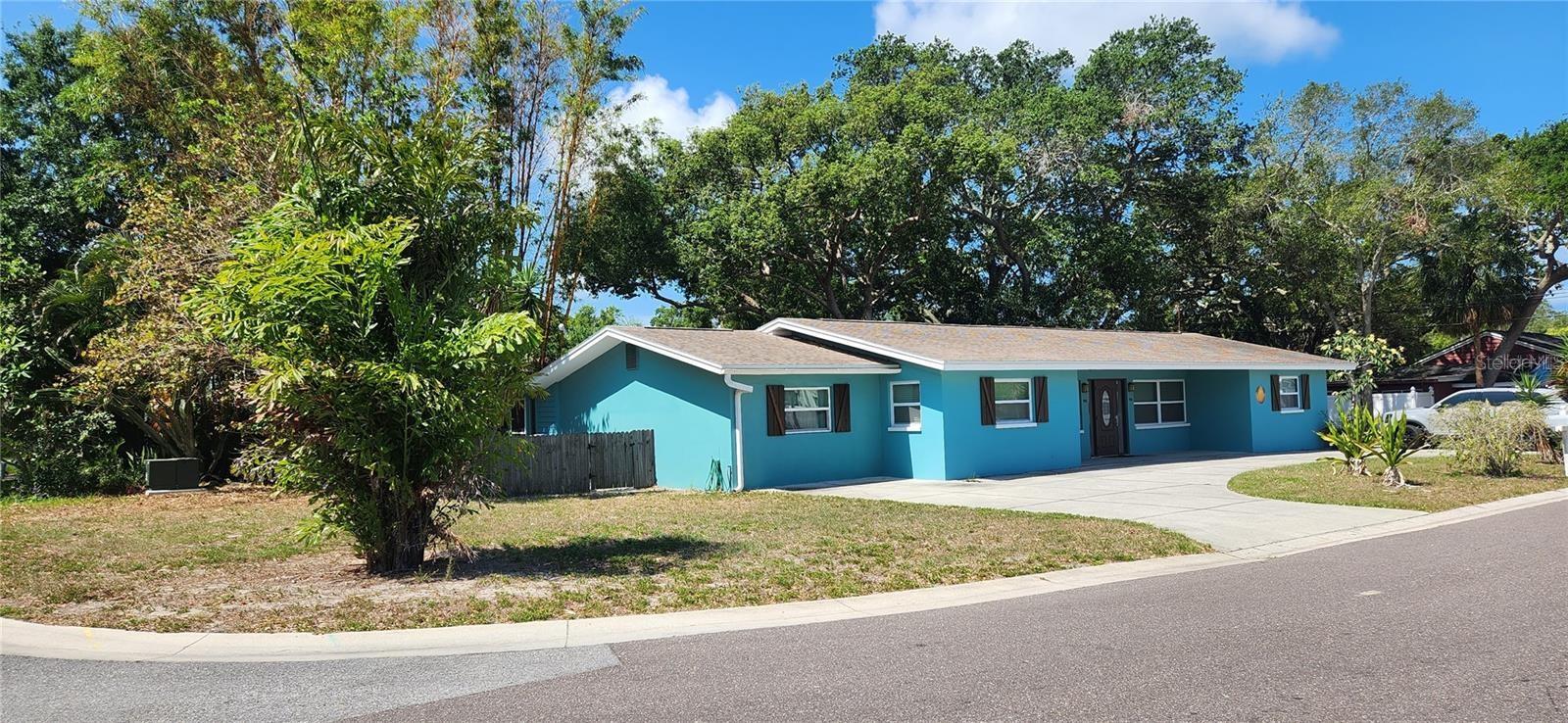Downtown Dunedin gem! Beautiful 1/2 duplex just 2 blocks from Main St Downtown. Walkable to everything Downtown and the Blue Jays Stadium. 2 bedrooms plus office, 2 full bathrooms, tile floors throughout, brand new appliances including washer and dryer, large screened lanai, fenced back yard, hurricane impact windows and doors. Available to rent annually for $2,750 or rent 3-6 months for $3,150/month. Lease is subject to landlord approval with an application, background and credit check of all potential tenants. Owner will consider 1 small quiet dog with additional $500 deposit.
Tenant occupied, please do not approach home without an appointment. NOT in a flood zone. Available early September.