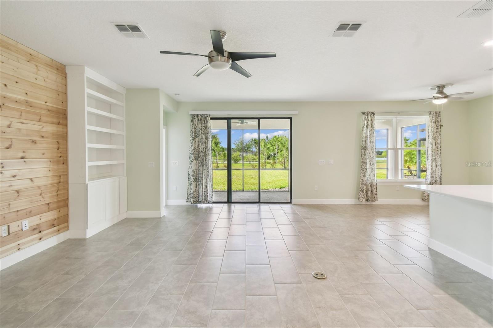 204 BELLA CORTINA DR
