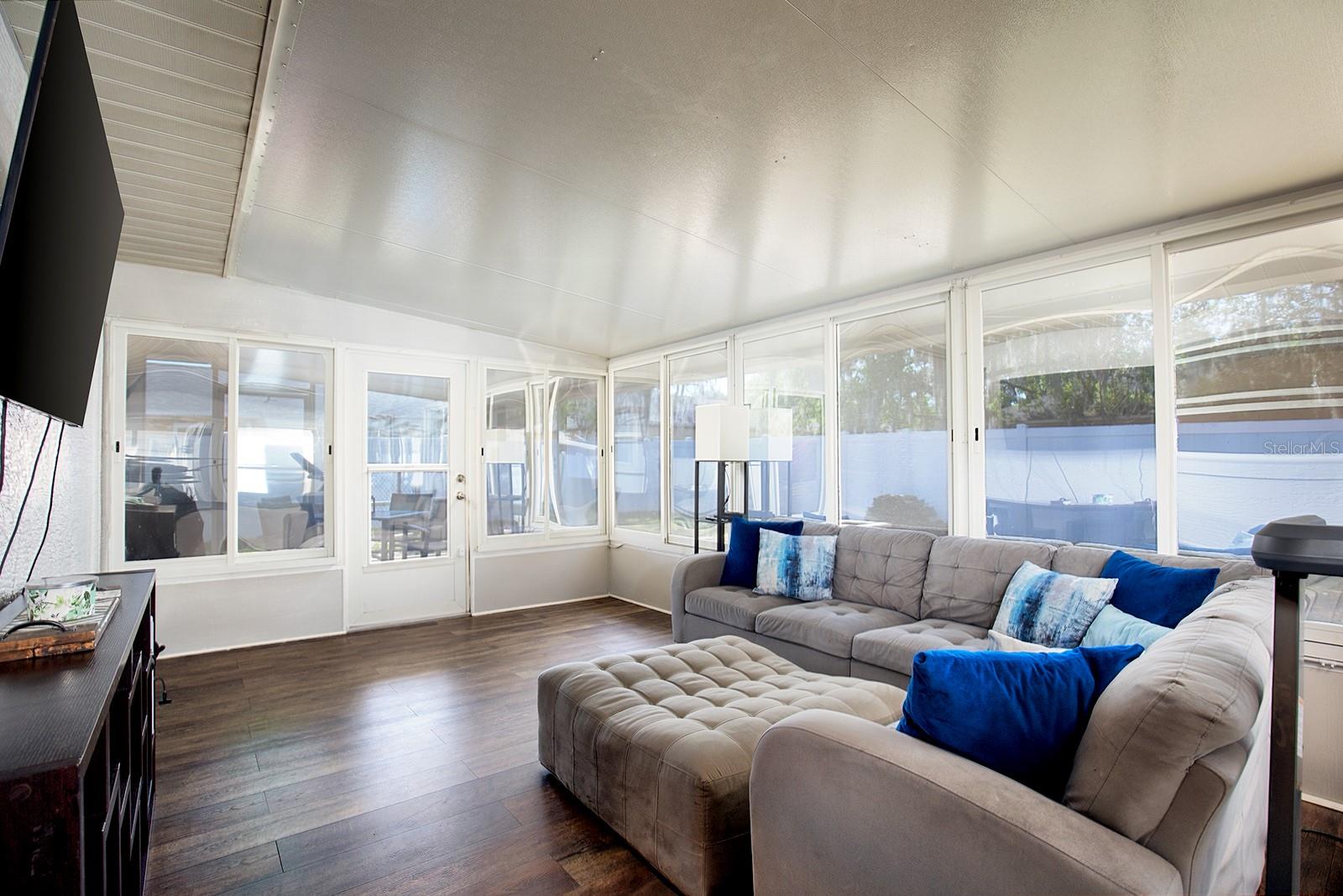 WESTERN SHORES - Residential