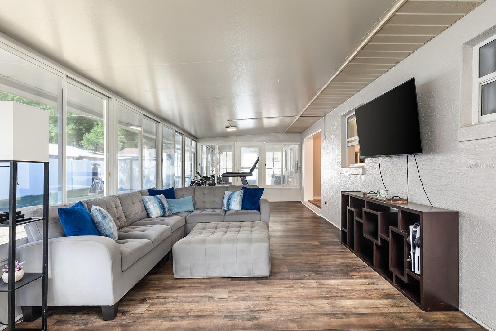 WESTERN SHORES - Residential