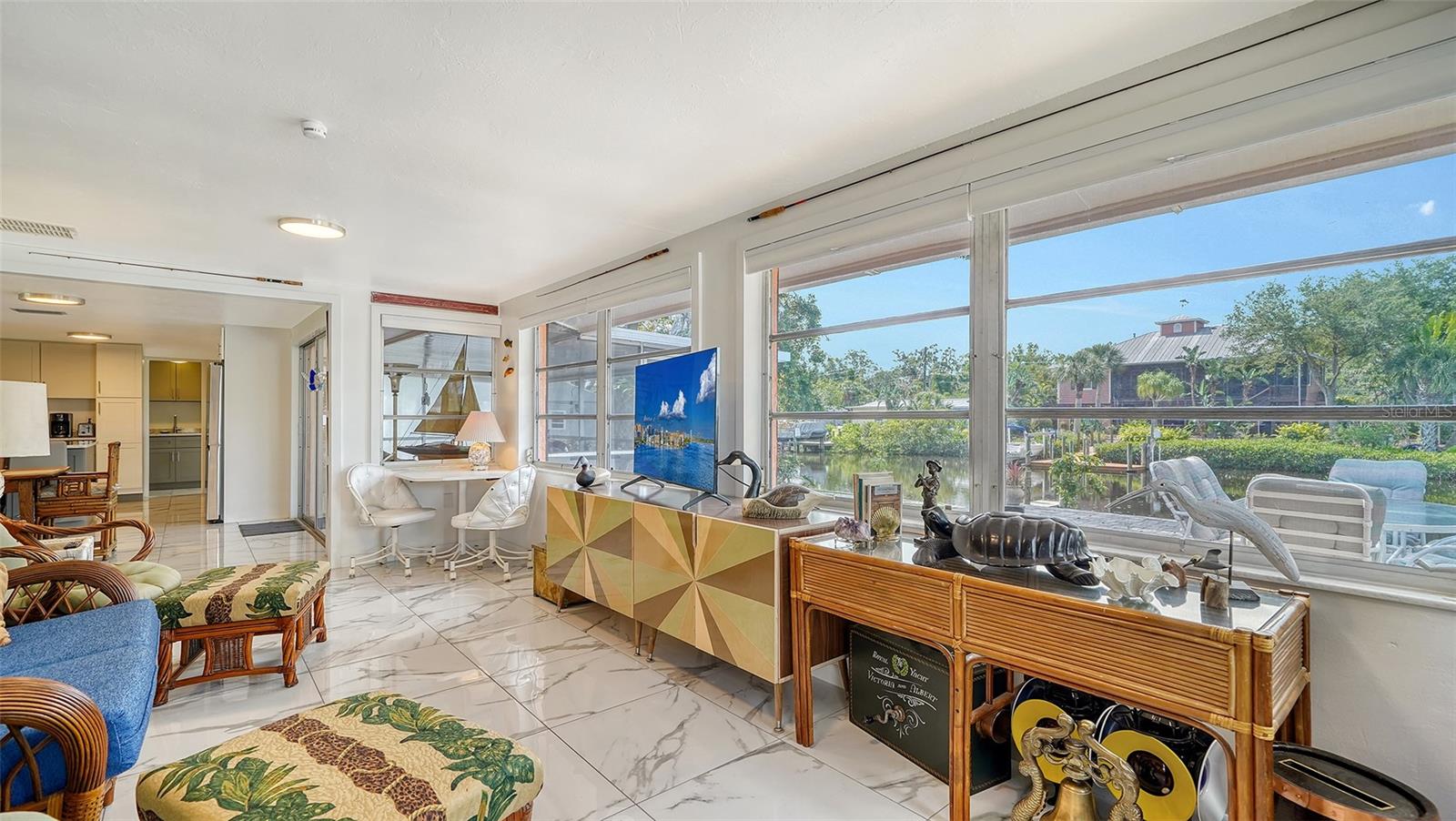 WATERFRONT ESTATES - Residential Lease