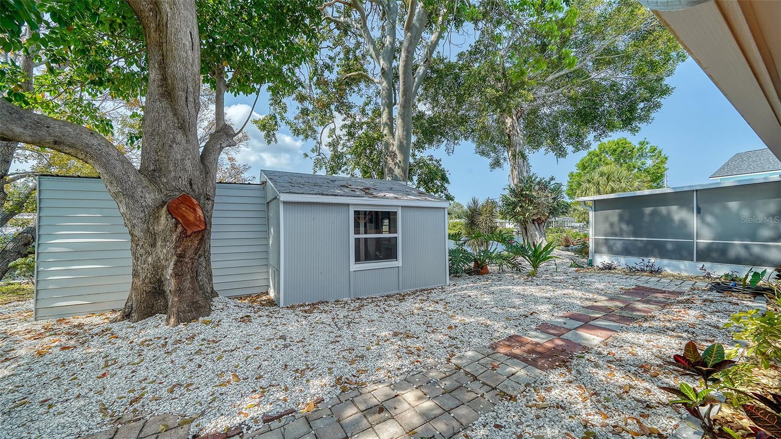 WATERFRONT ESTATES - Residential Lease