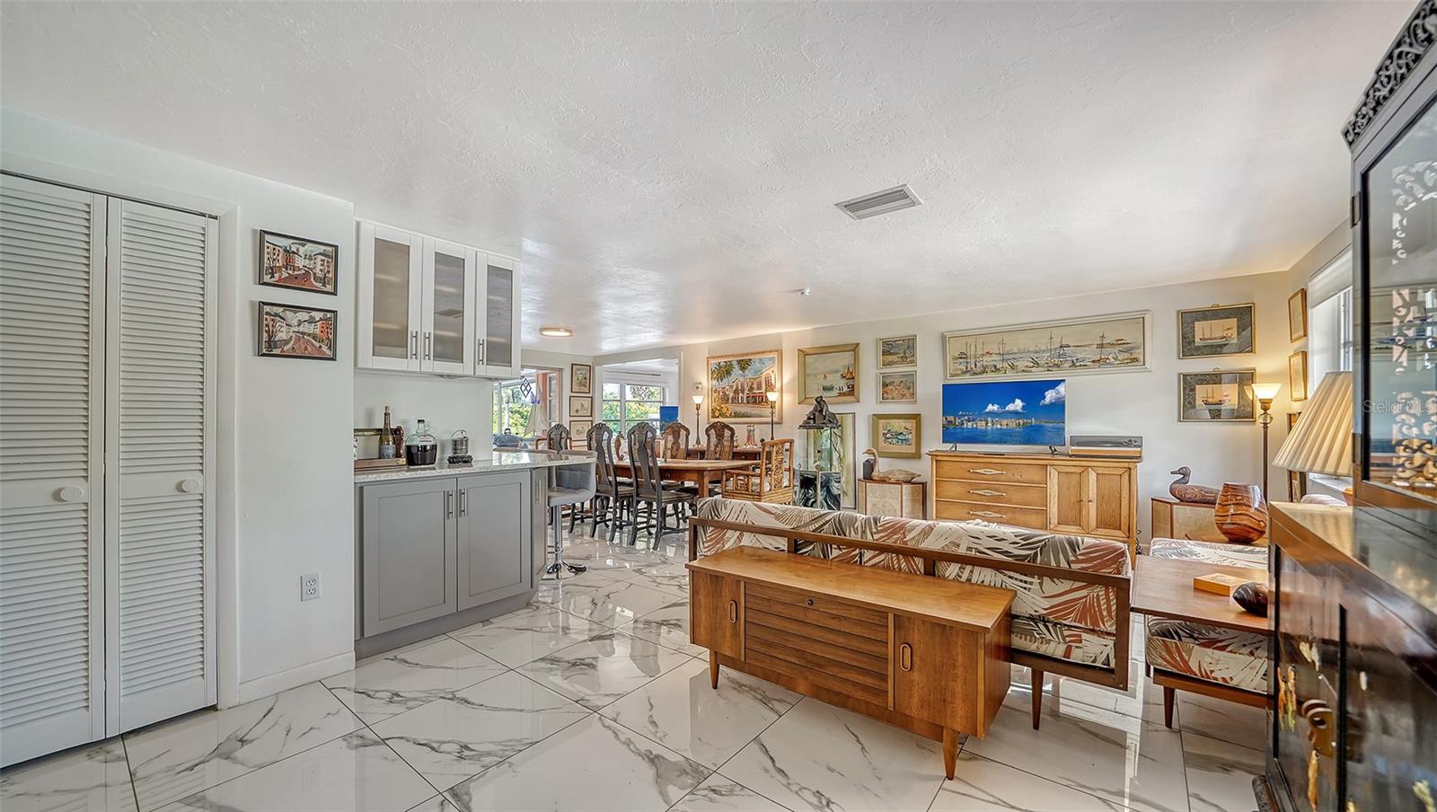 WATERFRONT ESTATES - Residential Lease