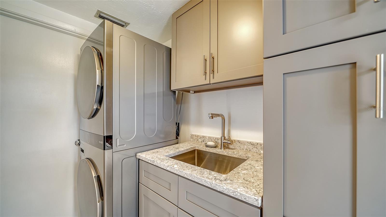 WATERFRONT ESTATES - Residential Lease