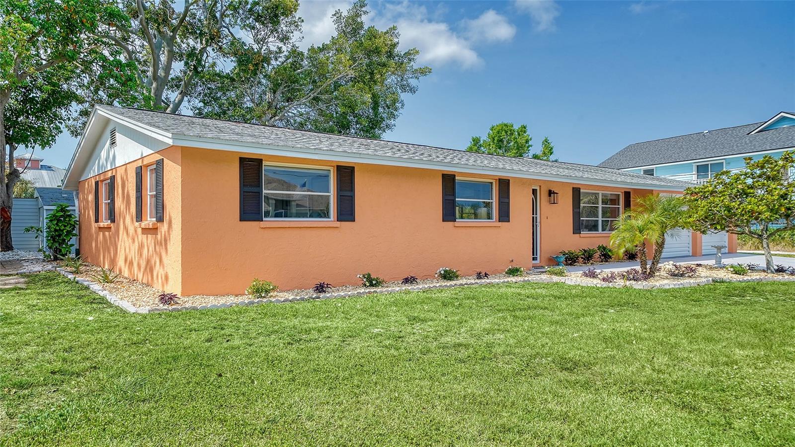 WATERFRONT ESTATES - Residential Lease