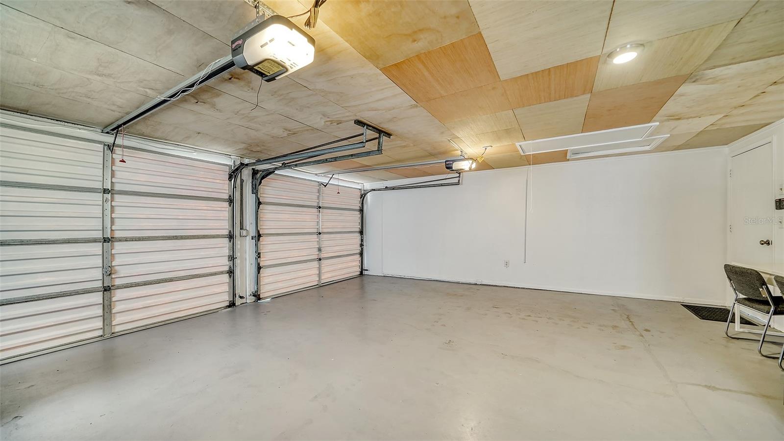 WATERFRONT ESTATES - Residential Lease