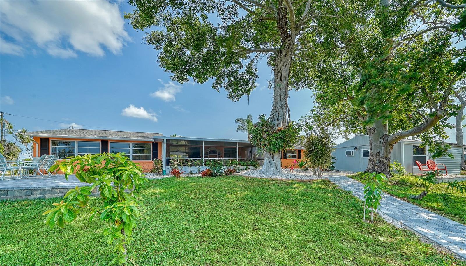 WATERFRONT ESTATES - Residential Lease