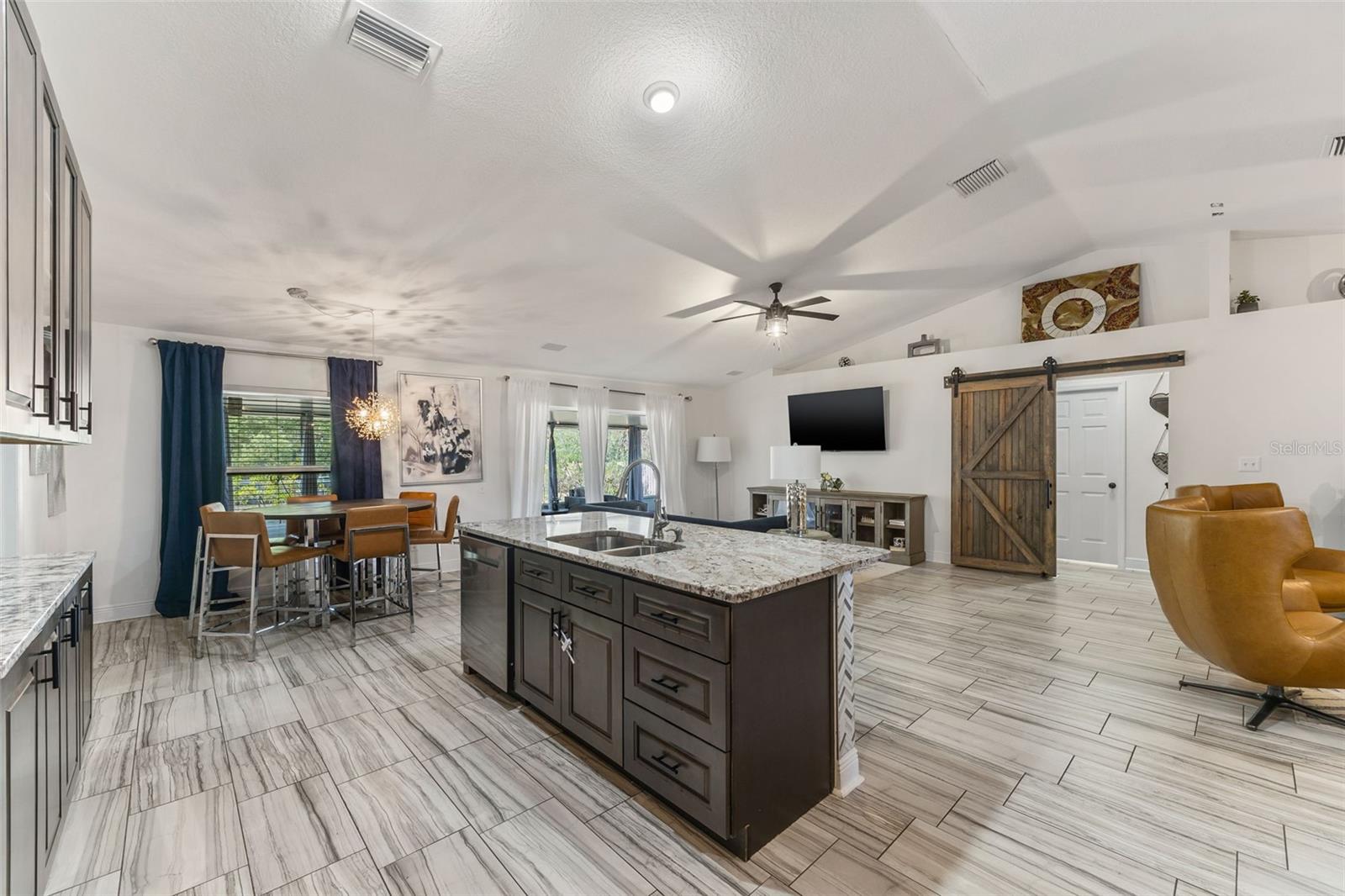 COLONIAL HILLS PH 01 - Residential