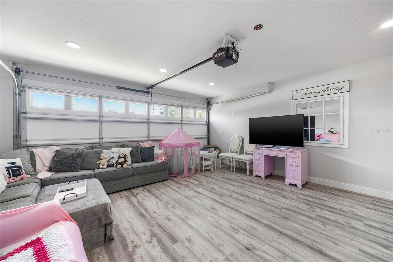 COLONIAL HILLS PH 01 - Residential