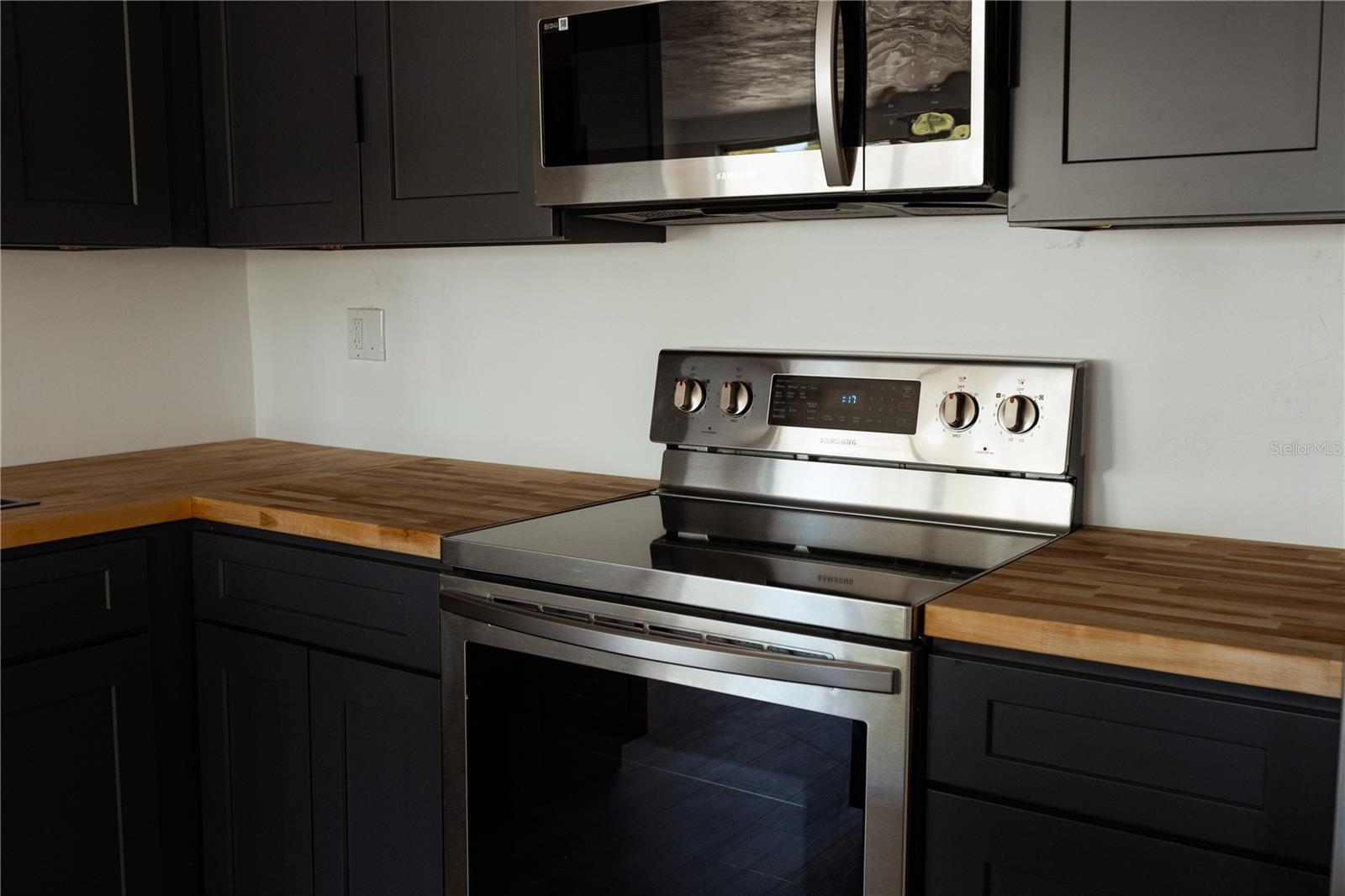 ALOHA GARDENS - Residential