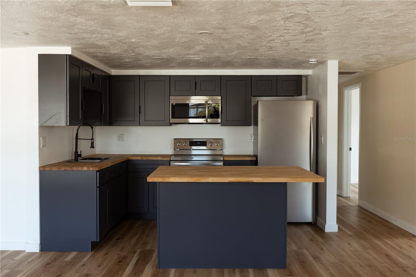 ALOHA GARDENS - Residential