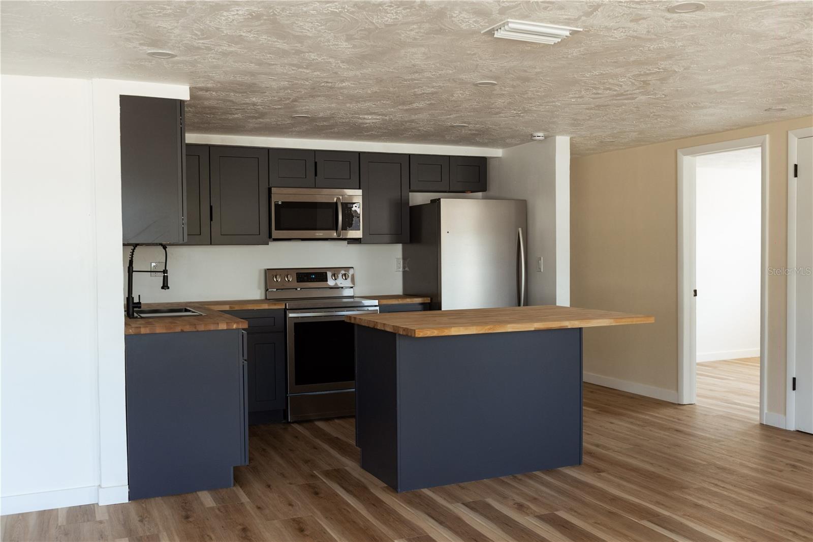 ALOHA GARDENS - Residential