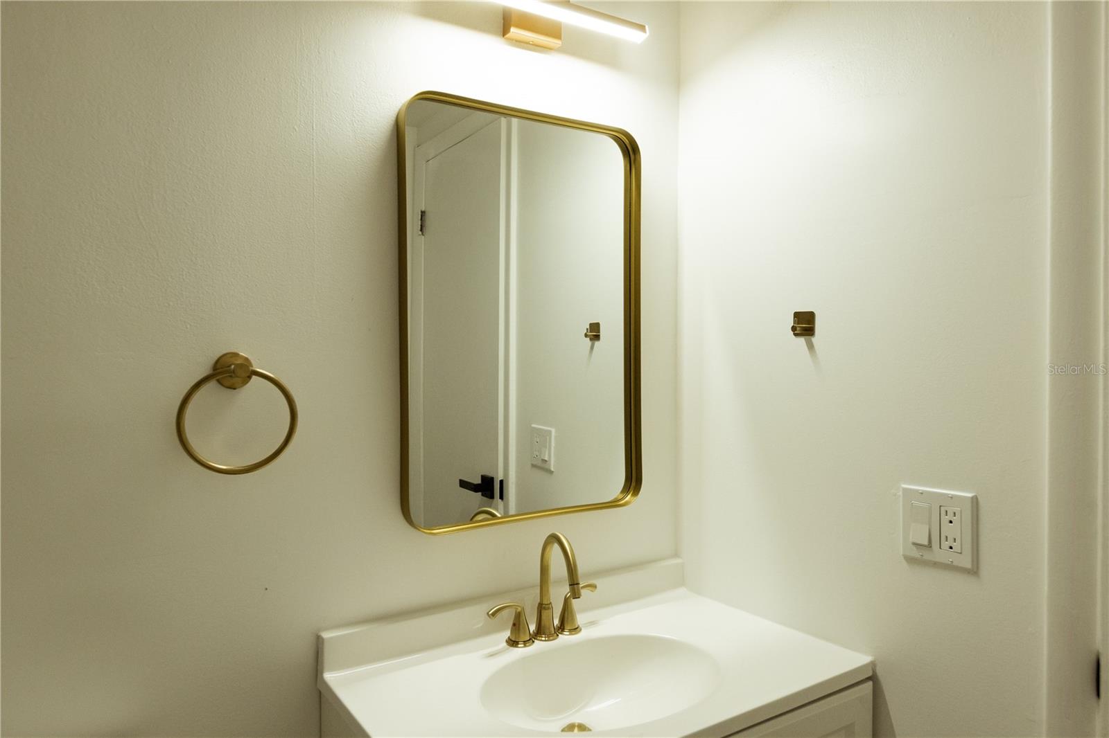 ALOHA GARDENS - Residential