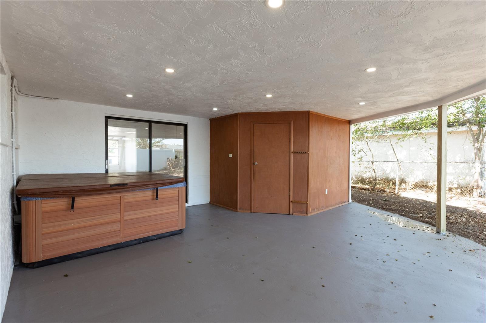 ALOHA GARDENS - Residential