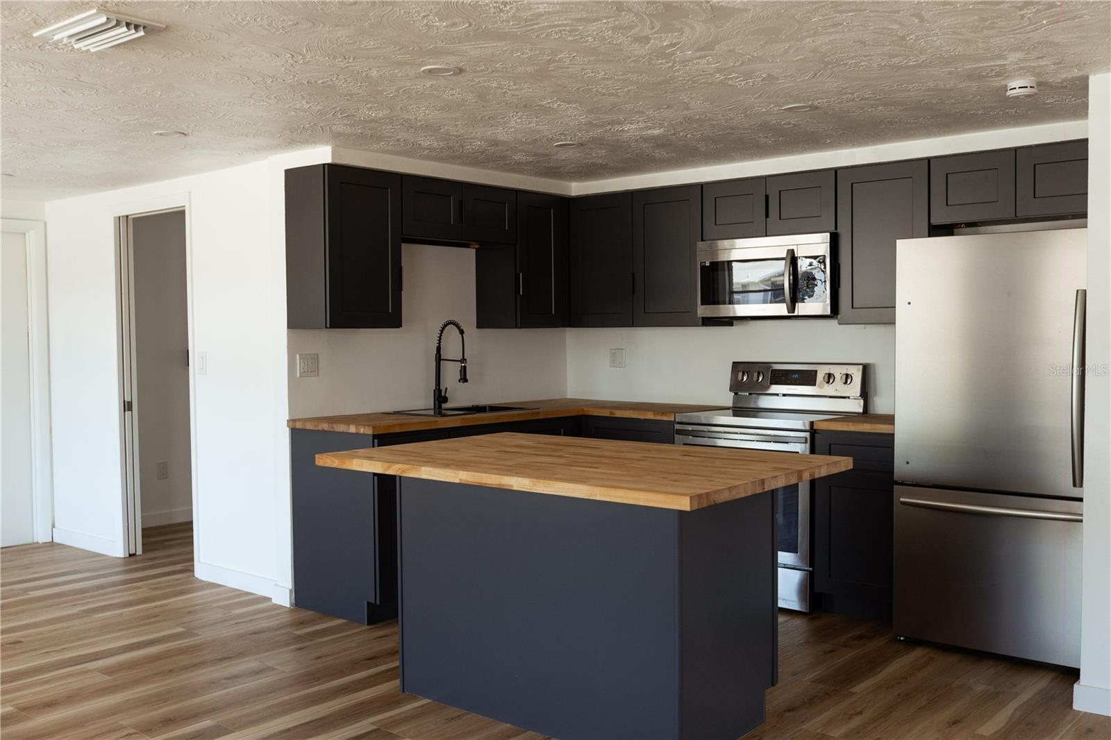 ALOHA GARDENS - Residential