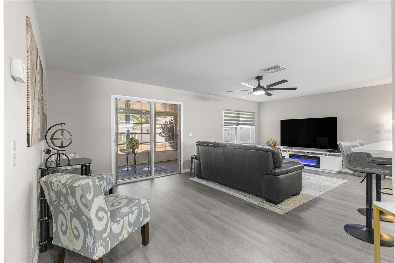 ON TOP OF THE WORLD - Residential