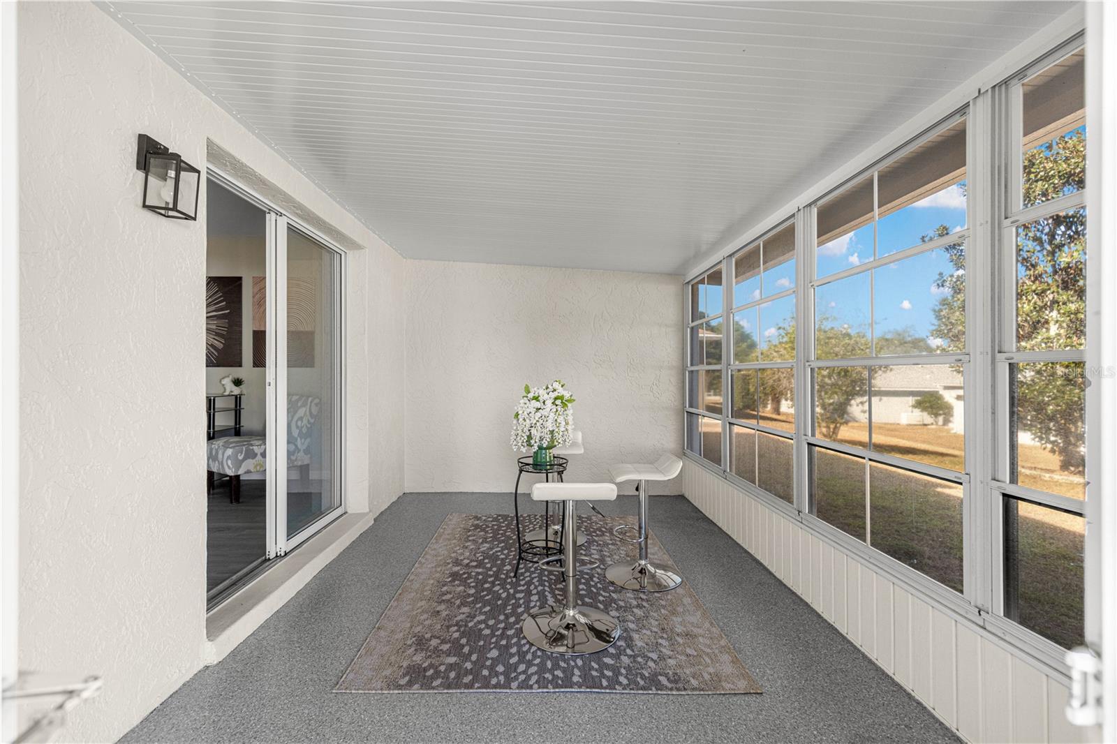 ON TOP OF THE WORLD - Residential