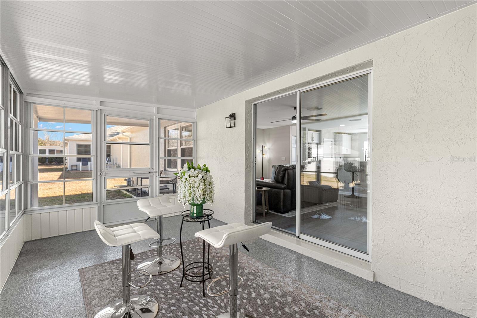 ON TOP OF THE WORLD - Residential