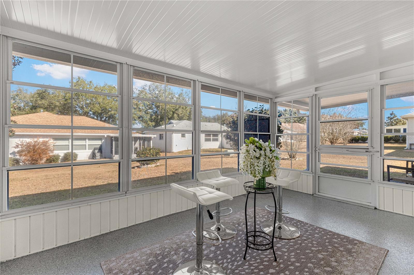 ON TOP OF THE WORLD - Residential