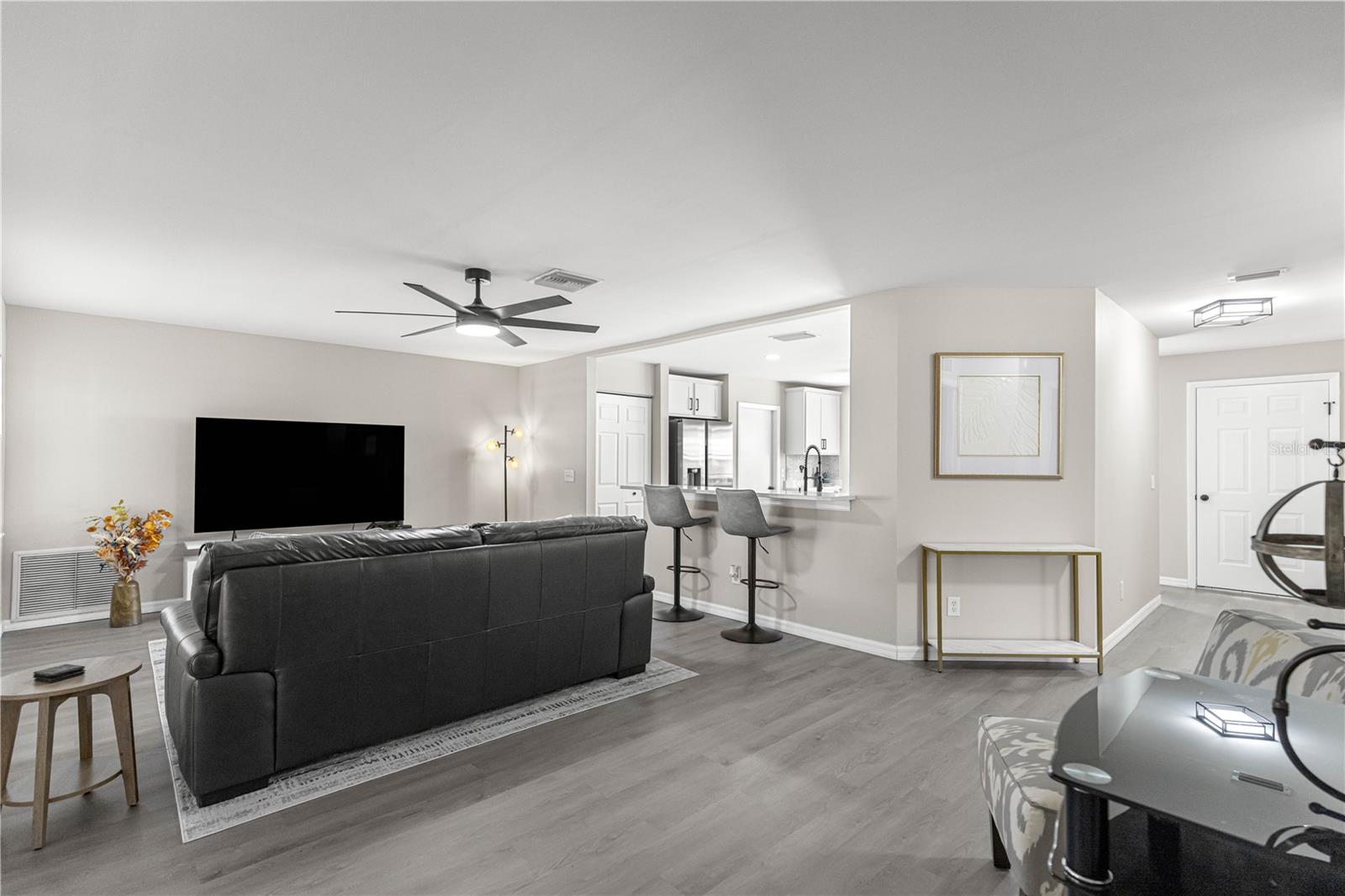 ON TOP OF THE WORLD - Residential