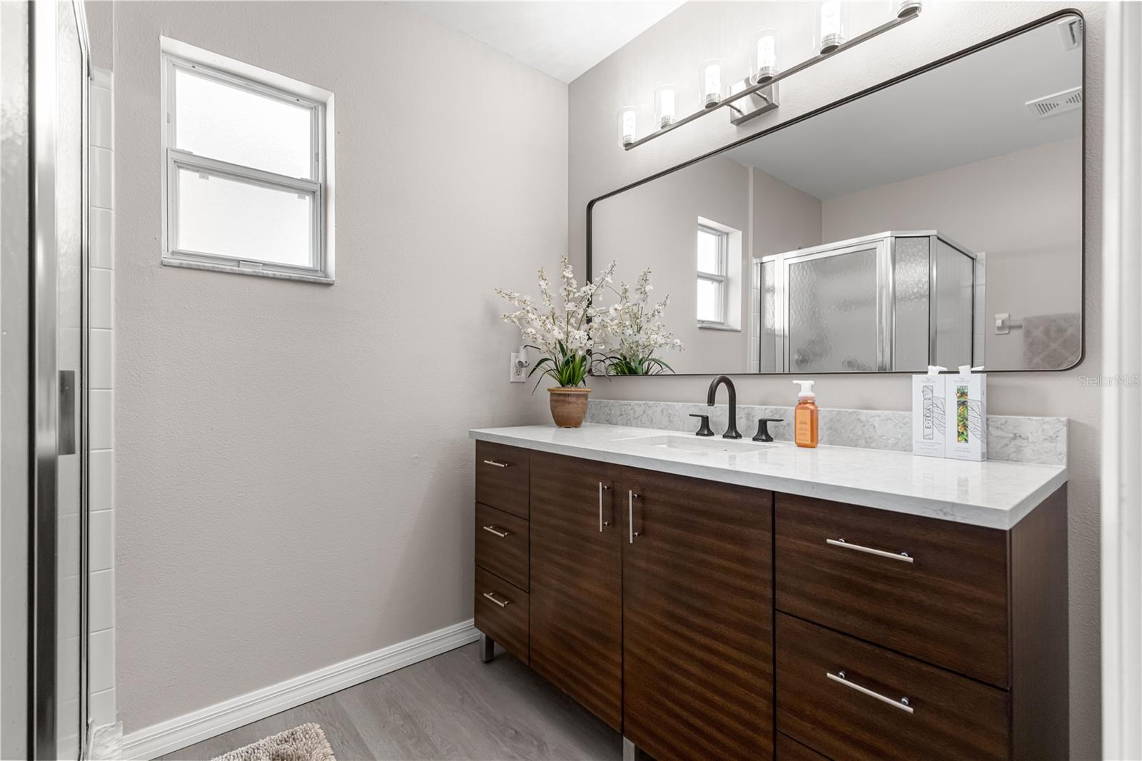 ON TOP OF THE WORLD - Residential