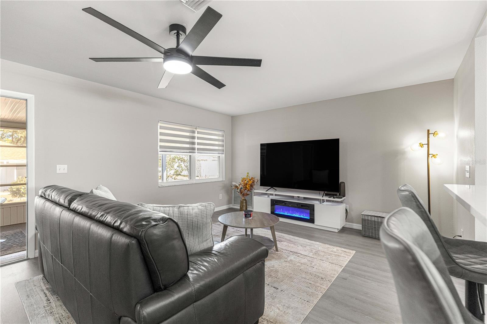 ON TOP OF THE WORLD - Residential