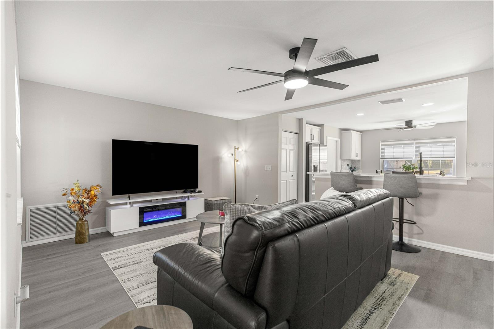 ON TOP OF THE WORLD - Residential