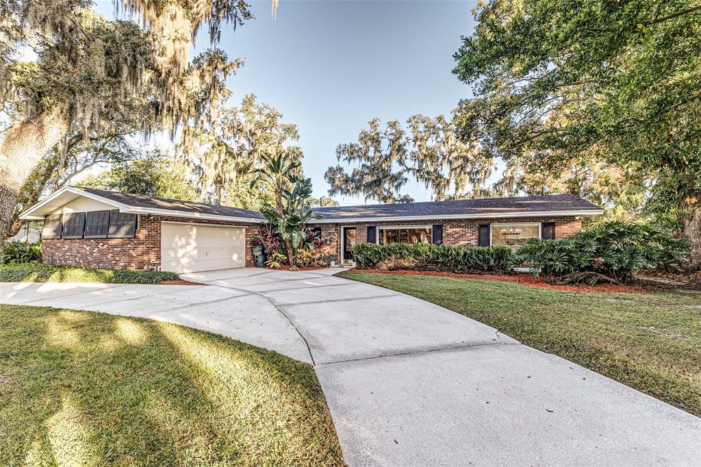 Photo of 528 Laurel Lane, Lakeland, FL 33813 (MLS # L4956140)