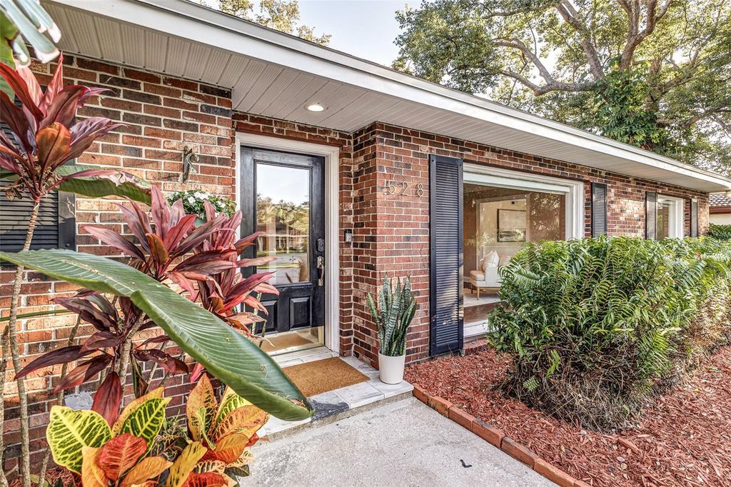 Photo of 528 Laurel Lane, Lakeland, FL 33813 (MLS # L4956140)