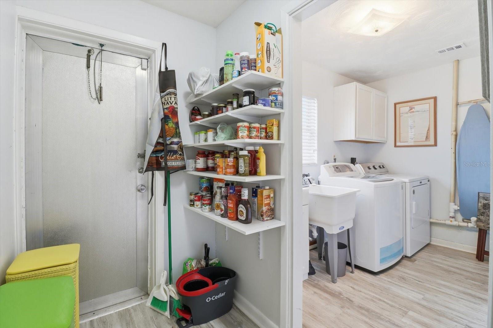 RAINBOW LAKES ESTATE - Residential